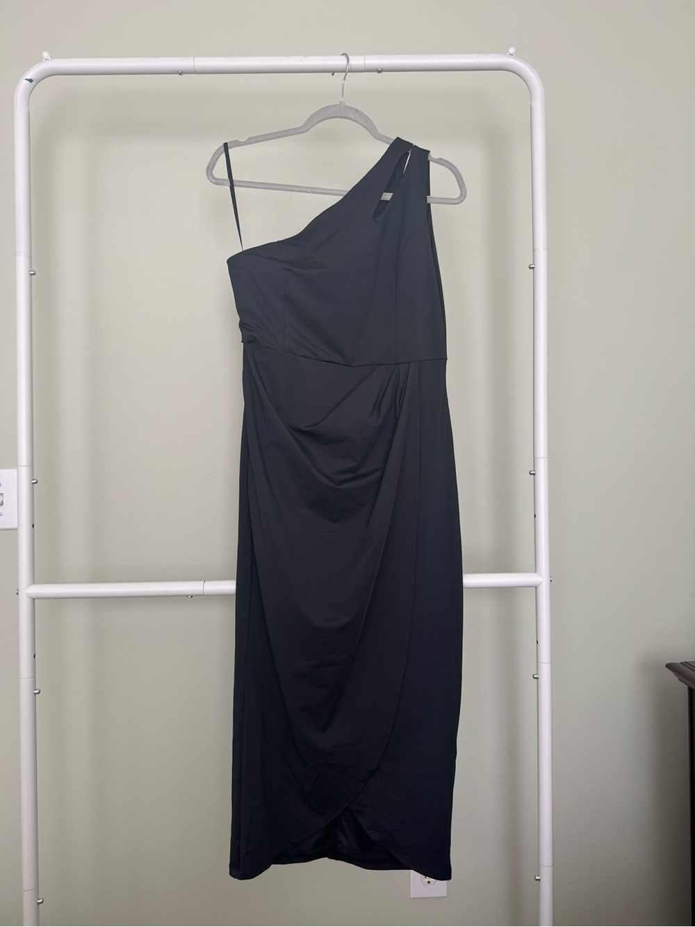 Asymmetric One-Shoulder Black Dress